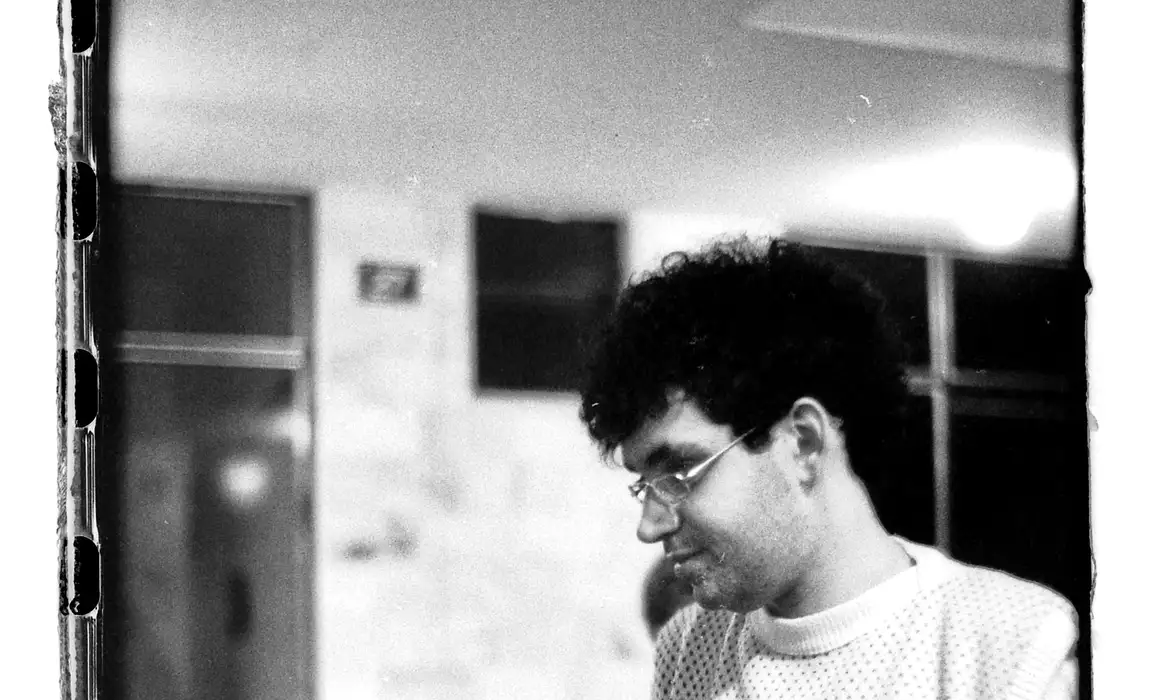 Grande nome do rock brasileiro, Renato Russo celebraria hoje 65 anos