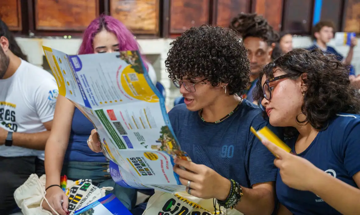 Campanha em escolas do DF alerta para prevenção de desastre climático