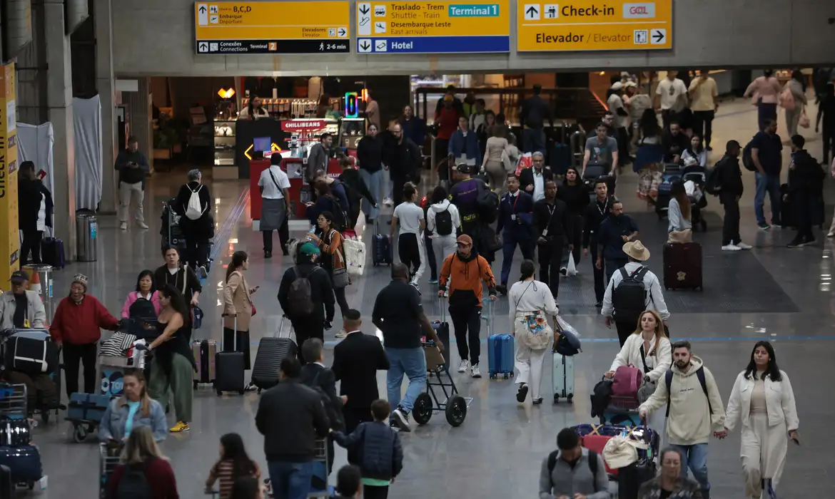Feriado de Tiradentes aumenta fluxo de passageiros em aeroportos