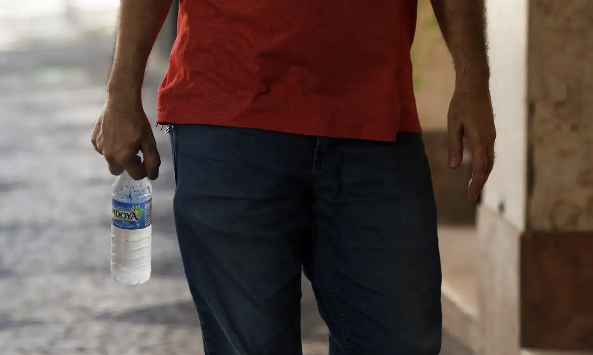 Onda de calor atingirá 4 estados; Inmet alerta para riscos à saúde