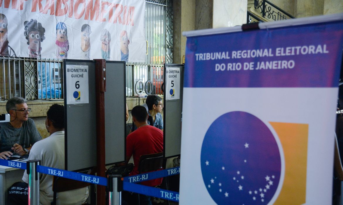 TRE-RJ faz plantão para regularizar situação de eleitores